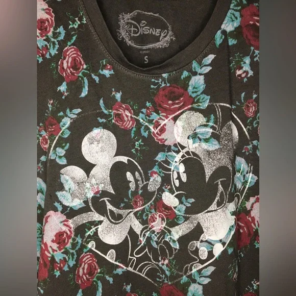 ✨Mickey & Minnie Crop Top T-Shirt✨ - Picture 2 of 4